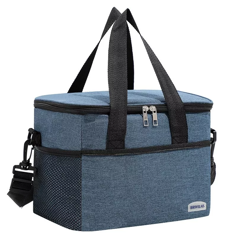 Borsa termica per picnic all'aperto sulla spiaggia