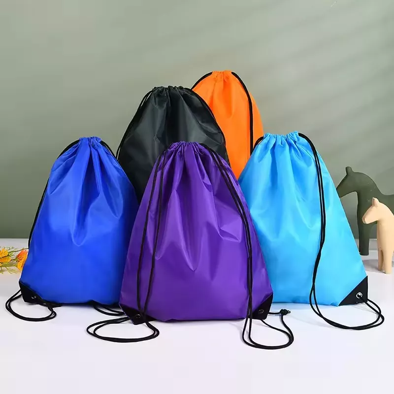 Zaino con coulisse in poliestere impermeabile per esterni